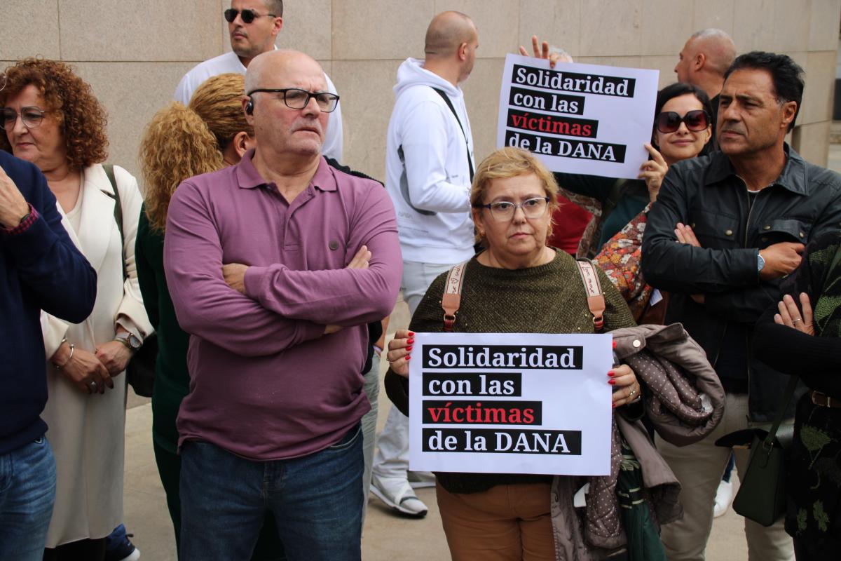 Concentracin en Ceuta en solidaridad con las vctimas de la DANA.