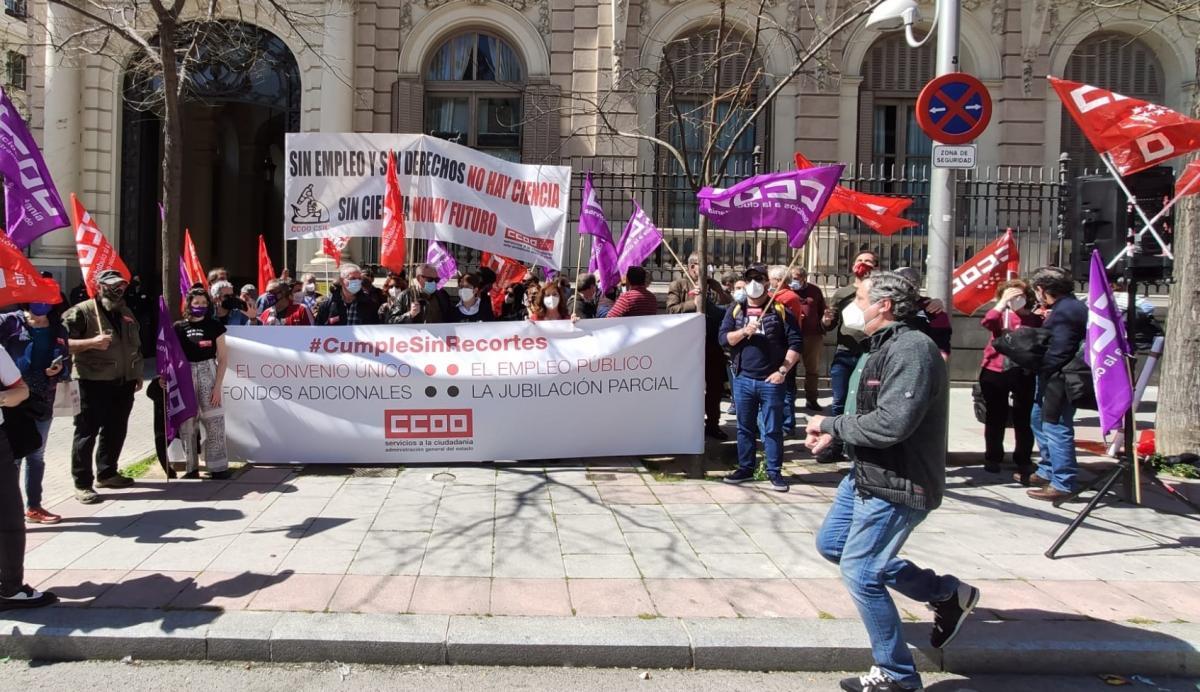 Concentracin del pasado mes de marzo de CCOO en la sede de la Secretara General de Funcin Pblica por los incumplimientos en la AGE.