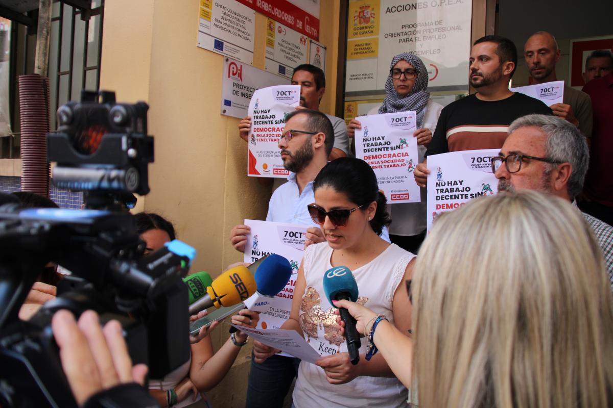 La secretaria de Accin Sindical de CCOO de Ceuta, Claudia Gonzlez, ha ledo el manifiesto.