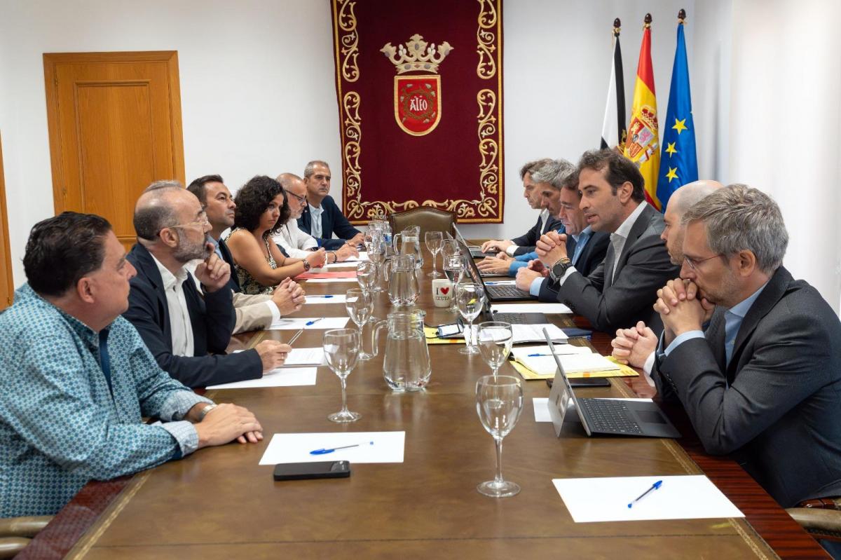 La reunión tuvo lugar en la Delegación del Gobierno.