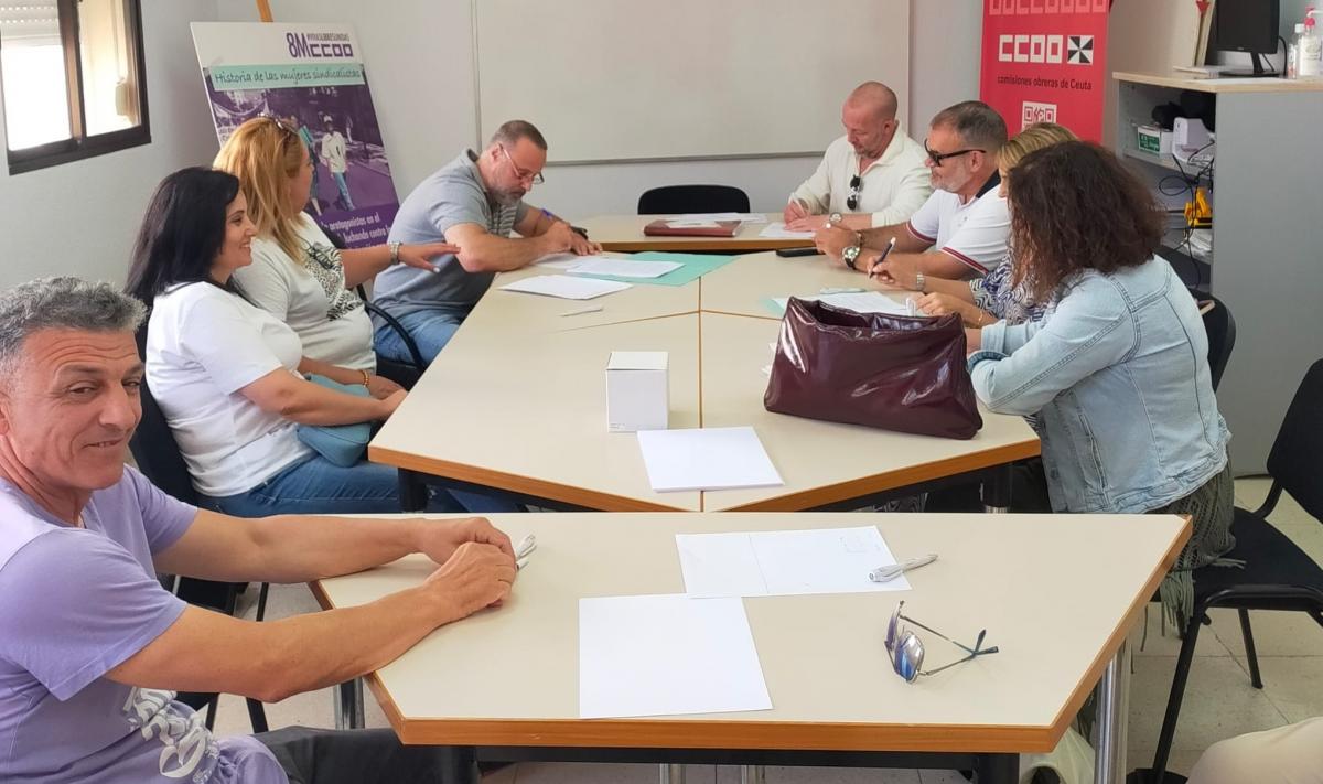 Firma del convenio en las instalaciones de CCOO de Ceuta.