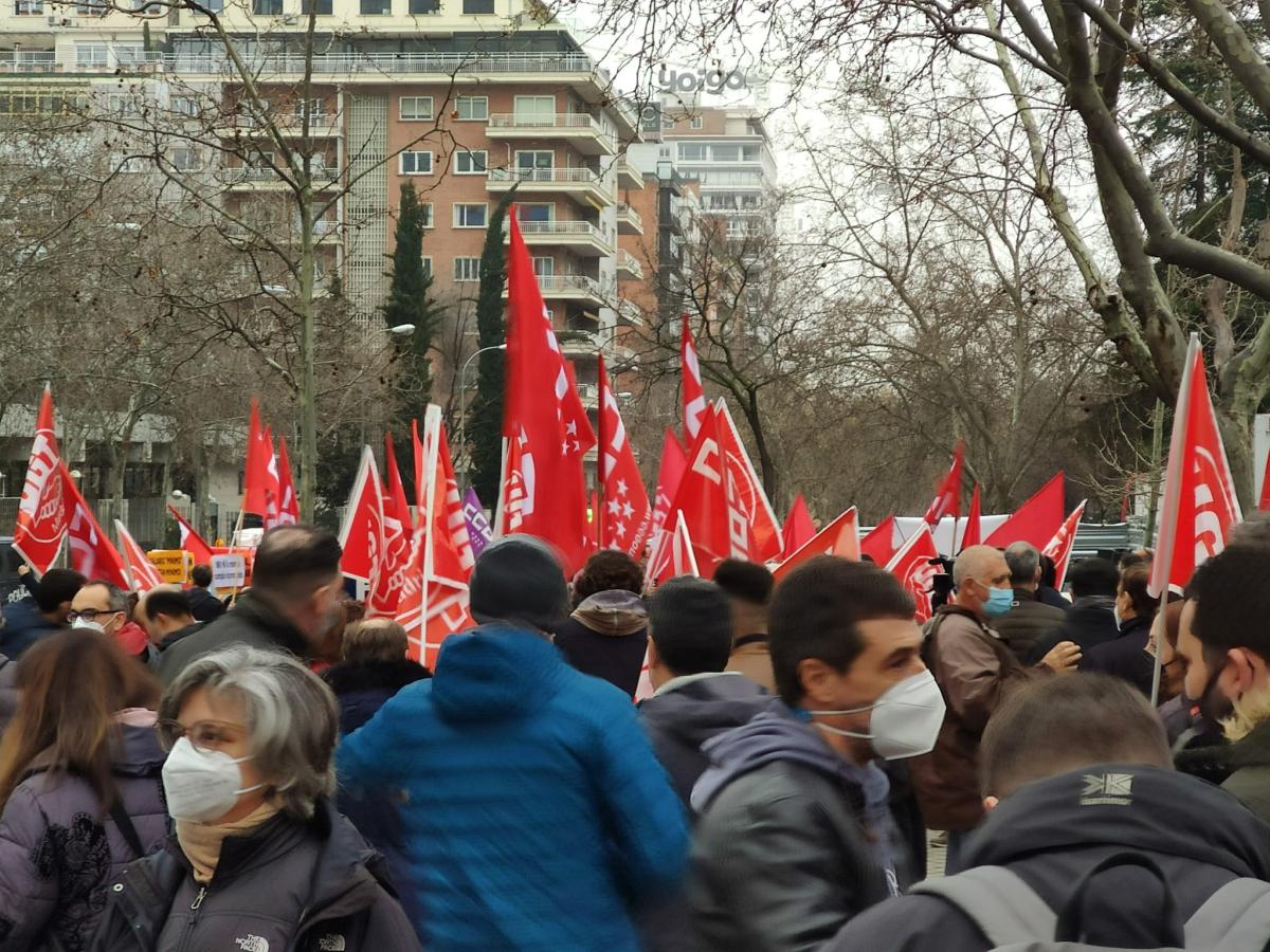 CCOO y UGT que han protestado este 11F ante la sede del Ministerio de Asuntos Econmicos