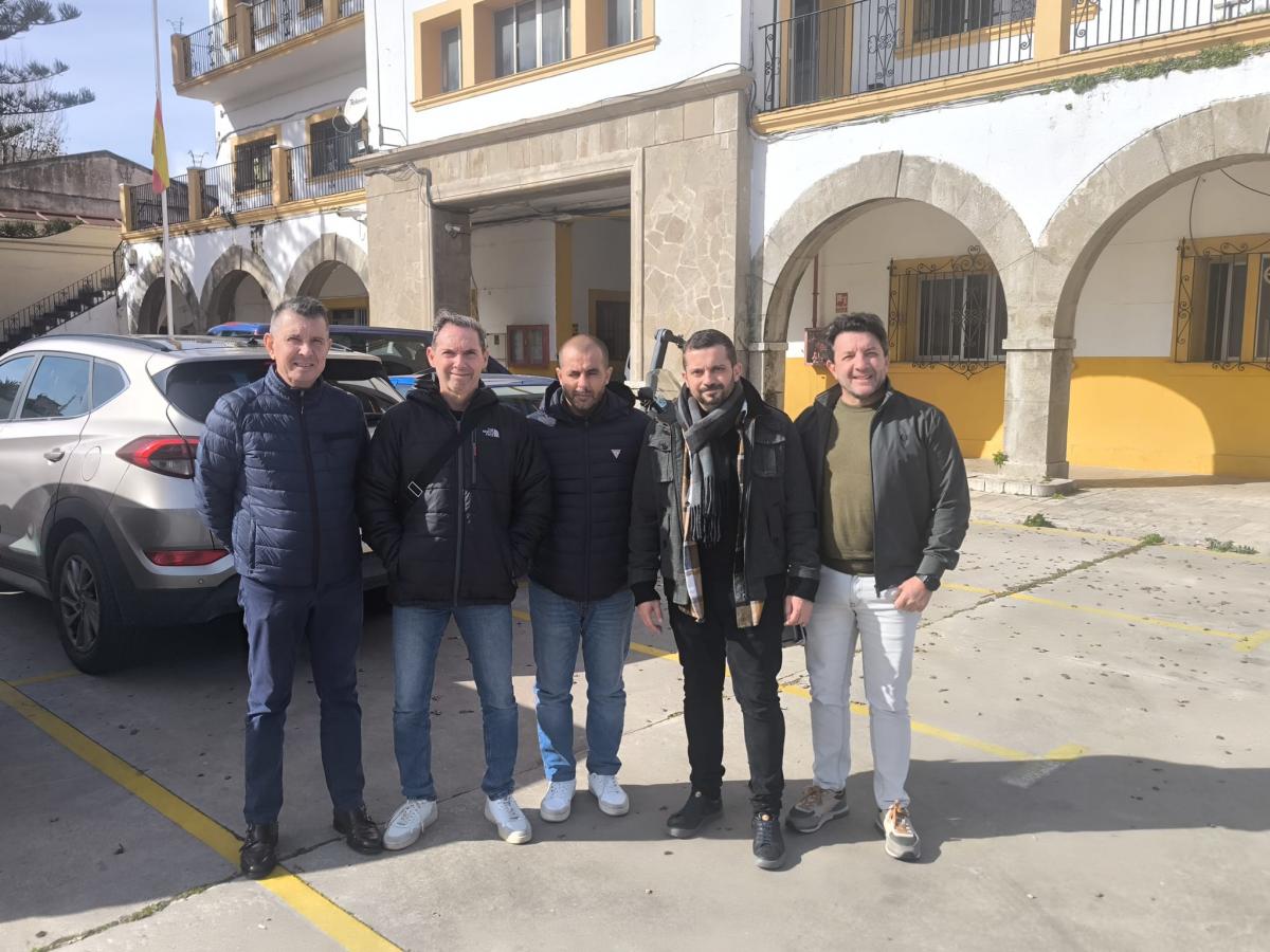 Representantes de la FSC-CCOO, junto al técnico de prevención.